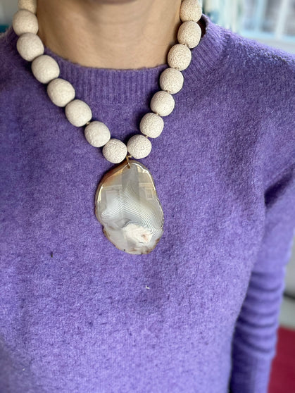 Lara Necklace, White and Agate, I