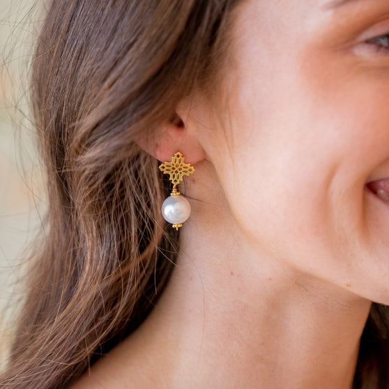 Harper Earring, Single Pearl