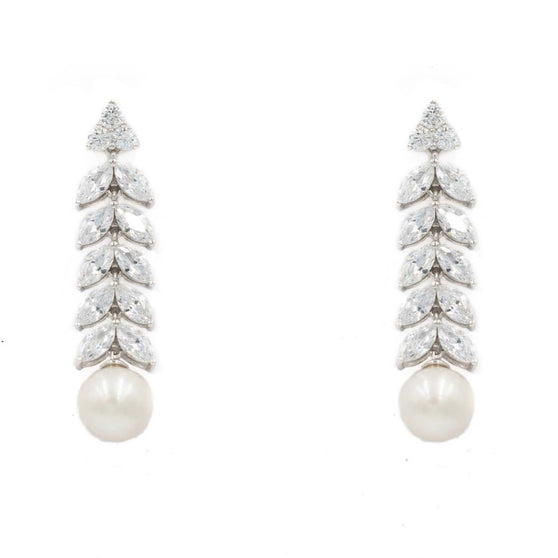 Liza Earring, Pearl, Extended